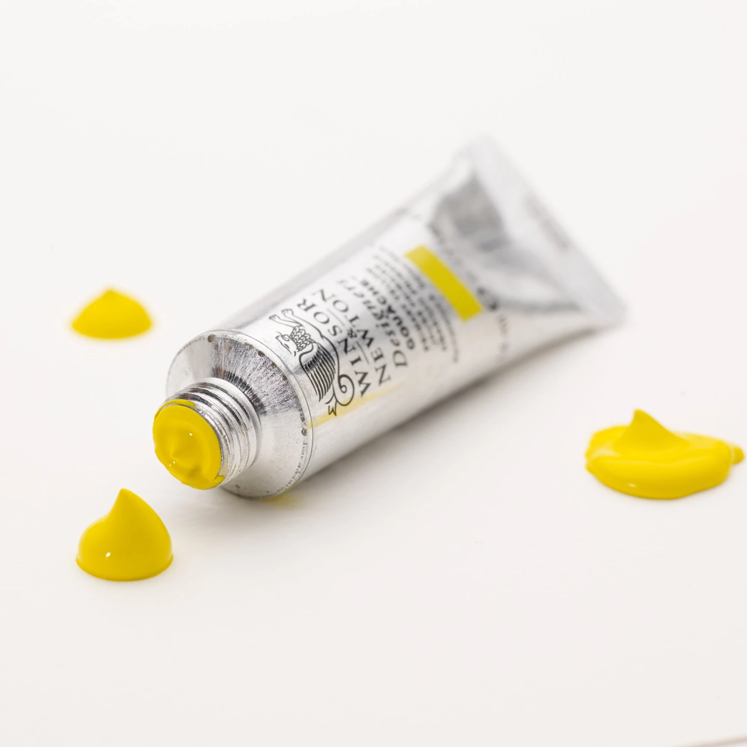 Winsor & Newton Designers Gouache Primary Colour Set 2 Winsor & Newton Designers Gouache Primary Colour Set - Image 2